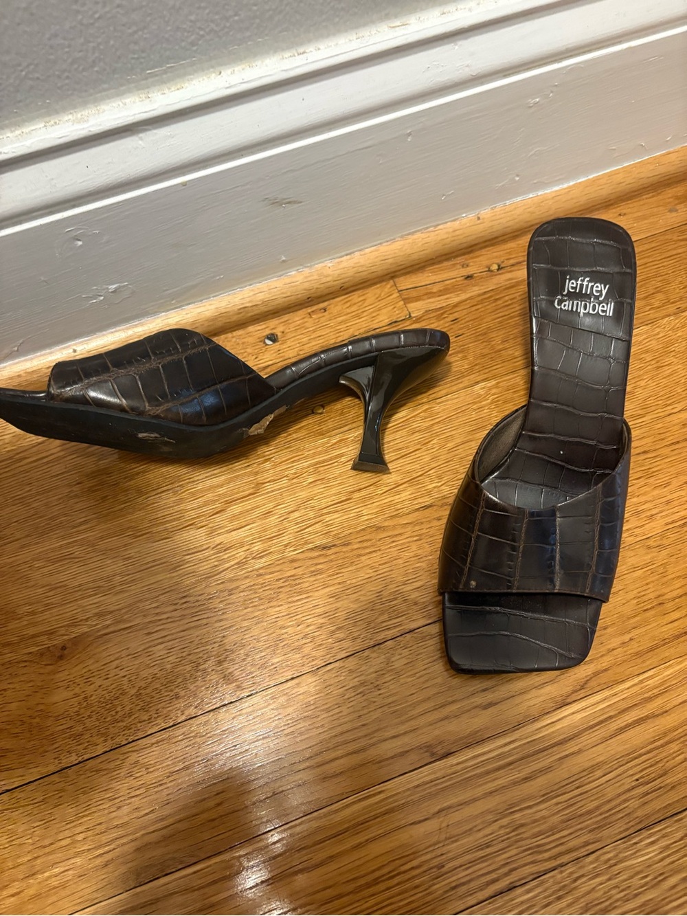Jeffrey Campbell Dark Brown Croc-Embossed Slide Kitten Heel  Mules - Picture 6 of 10